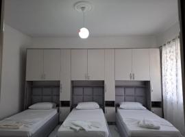 Reis House, hotel u gradu Kuç