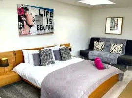 The Studio Christchurch B&B Luxury Garden Room