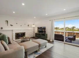 Lakefront 3 Bedroom Retreat with Beautiful Water Views