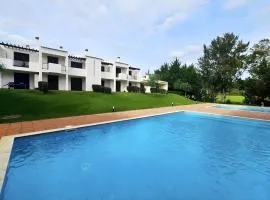 Jaqueline Beach and Golf House