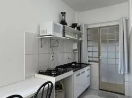 N 4 - Studio completo com ar condicionado a 500m da Unioeste
