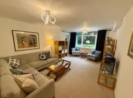 Beautiful quiet location 5 mins from beach!