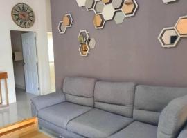 Viesnīca บ้านเดียวหรูทั้งหลัง สำหรับพักตากอากาศ 2 ห้องนอน 2 ห้องน้ำ pilsētā Thalang