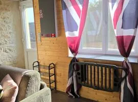 GITE A THEME D-DAY - situé à 15mn d'Omaha Beach - Animaux OK - Terrain clos - Aucuns voisins - WIFI