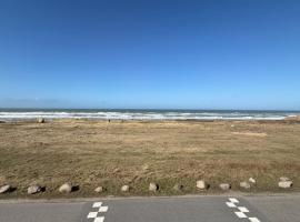 Kaptajnens Hus - Panorama havudsigt & Strand, Hotel in Hirtshals