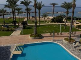 Casa Emma direkt am Meer und Beach – hotel w mieście Klorakas