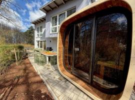 Ferienhaus TRAUM AM SEE mit Sauna und Whirlpool: Zislow şehrinde bir otel