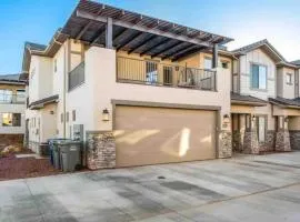 Spacious Villa with Lazy River, Pool & Hot Tub