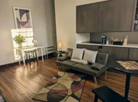 Modern Downtown Loft Walk to Convention Center