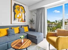 Bright coastal condo with pool access, private balcony & fast Wi-Fi