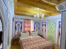 Ali Boutique with Free Parking