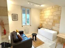 Studio ultra centre libourne - jacuzzi & vidéoprojecteur