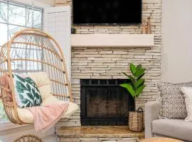 3BR Beautiful Katy Home With Firepit, Swing In Prime Location - HP