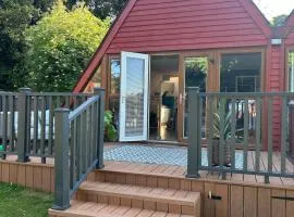 Deluxe Beach Chalet in Kingsdown! Sleeps 6