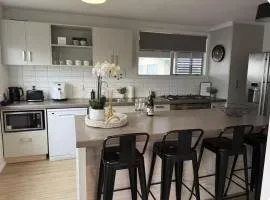 Relax at Jollie-Cozy 3-Bedroom Home, Central Twizel