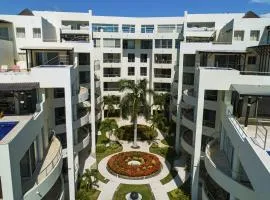 Relaxing condo with pool, balcony & steps to dining and paseo trail