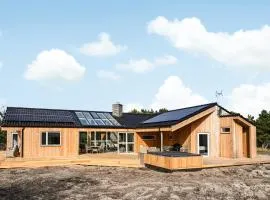 8 Bedroom Lovely Home In Vejers Strand