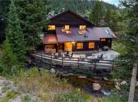 Slopeside Chalet on River Next To WP Resort I Fantastic Views I Private Hot Tub I Gas Firepit I Game Room