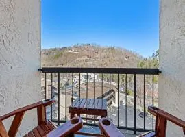 Walkable to Downtown Gatlinburg wPool Access
