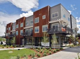 Downtown WP Loft 14 I Huge Hot Tub I Great Views I Additional Bunk Area I Activity Program, hotel v destinácii Winter Park