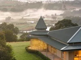 Cloudcrest Estate | Pool, Tennis, Golf & Kangaroos