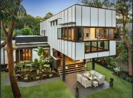 Yaroomba Getaway Across from Clive Palmer Golf Course