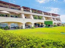 Stylish apartment near beach & dining with pool, hot tub, tennis, & large patio