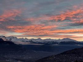 Sunny chalet in Veysonnaz for 10 guests, Hotel in Veysonnaz