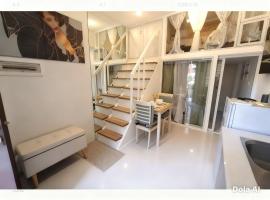 Prime World District Condo, hotel i Pajak