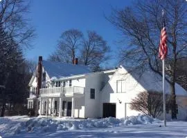 Maine Charming coastal Stay, 3BR, sleep 6, walk to the town, 4 min to Portsmouth