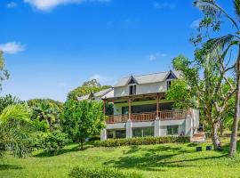 Chamarel Hilltop, 2BR Modern Villa, L'Albizia, khách sạn ở Chamarel