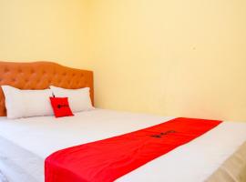 RedDoorz Syariah near RSUD Dr Iskak Tulungagung, hotel a Kedungwaru