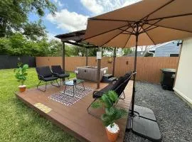 3BR Houston with Grill, Hot Tub and Game Room near NRG, Downtown and Hobby Airport