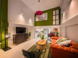 Vintage Gallery Sukhumvit 3-Bedroom Family House with Kids Playroom - 2 Min to BTS Bang Chak, hotel v destinaci Bangkok