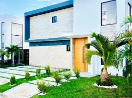 Paraiso Caribeno Villa with Pool and BBQ