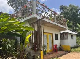 Bungalow, 2-minute walk to Bob Marley Museum