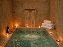 LUXUITE Villa con Piscina e sauna o villa con jacuzzi e doccia emozionale, hotel ad Alberobello