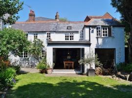 Quirky and spacious 3 bed home central Arundel, hotel Arundelben