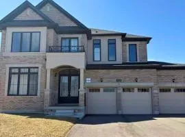 New Luxury 4BR Retreat for Family Stay Near Friday Harbour
