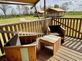 Glamping De Zuidvliet Nr 19, hotel u gradu Wolphaartsdijk