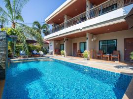 Happy Eight Resort, Hotel in Strand Nai Harn