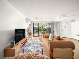 Coastal Drift - Beach Access Pool Spa Gym, hotel u gradu Marcoola