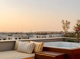 VELORA - Sodic Penthouse with jacuzzi & big terrace over New Cairo view, hotel din New cairo