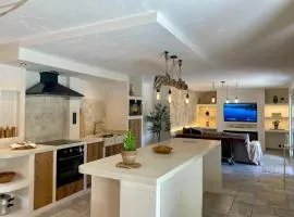 2 bedrooms apartment with large garden for up to 6 people