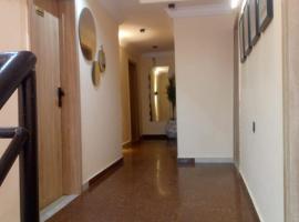 De' Mayors Court Suites&Bar, hotel em Lagos