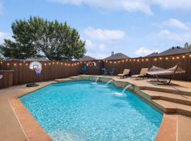 Elegant 5BR Retreat with Private Pool & Game Room, hotel a Mesquite