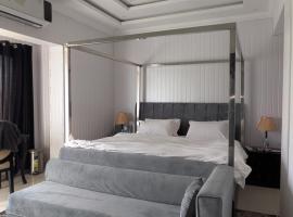 Luxury 4 Bedroom Villa, hotel a Lahore