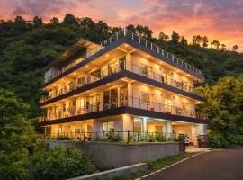Hotel Creek Valley - Near Mussoorie Lake