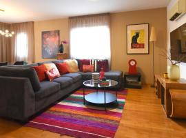 Stylish Nicosia Retreat with Fast WiFi & Parking, hotel din Strovolos