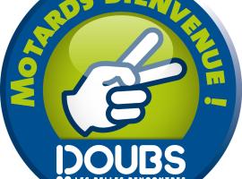 Le Champ des Lys, מלון בAmancey